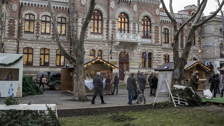 Târgul de Crăciun din Chişinău. Feerie de sărbătoare ca în oraşele europene (FOTO)