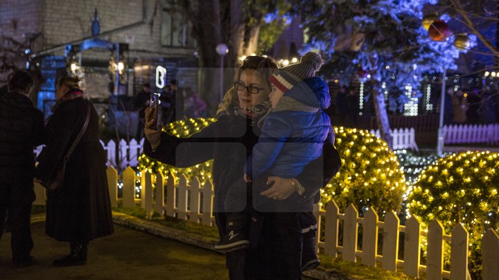 Târgul de Crăciun din Chişinău. Feerie de sărbătoare ca în oraşele europene (FOTO)