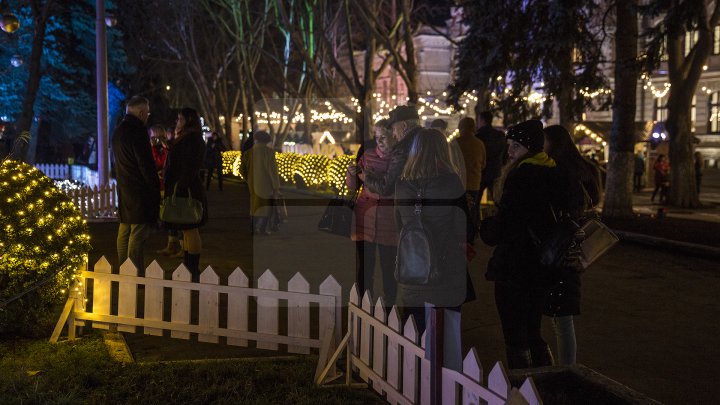 Târgul de Crăciun din Chişinău. Feerie de sărbătoare ca în oraşele europene (FOTO)