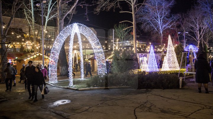 Târgul de Crăciun din Chişinău. Feerie de sărbătoare ca în oraşele europene (FOTO)