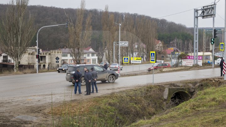 ATENȚIE ȘOFERI! Un semafor nou a fost instalat pe şoseaua Balcani, intersecţie cu orașul Durleşti şi satul Dumbrava