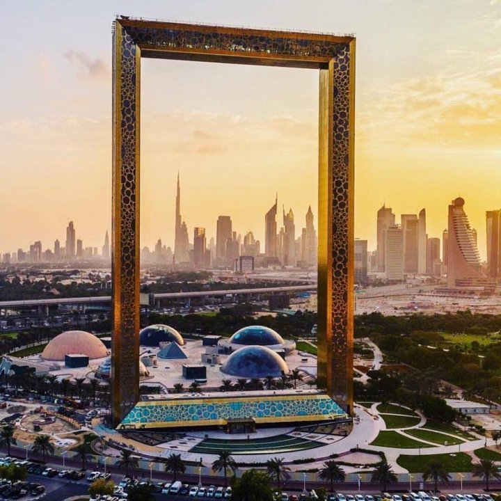 Un zgârie-nori de aur, noua atracţie turistică în Dubai (VIDEO/FOTO)