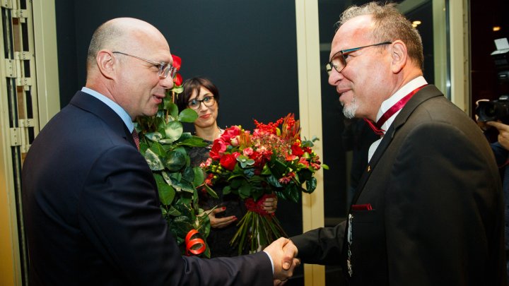 Premierul Pavel Filip a felicitat poporul român cu prilejul Zilei Naționale a României