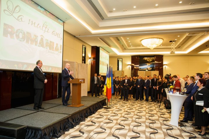 Premierul Pavel Filip a felicitat poporul român cu prilejul Zilei Naționale a României