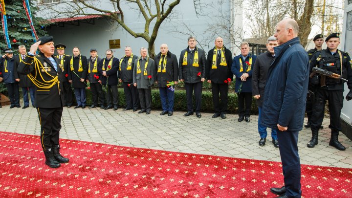 Premierul Pavel Filip a felicitat poliţiştii Brigăzii FULGER cu ocazia celei de-a 26-a aniversări (FOTO)