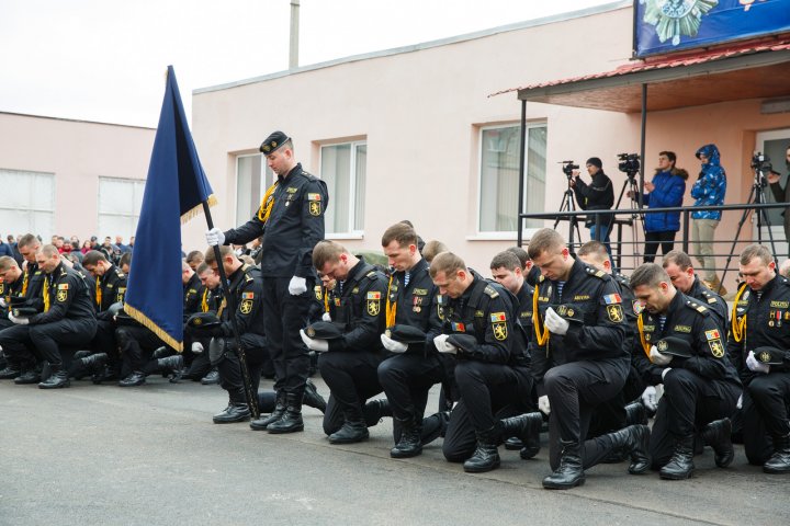 Premierul Pavel Filip a felicitat poliţiştii Brigăzii FULGER cu ocazia celei de-a 26-a aniversări (FOTO)