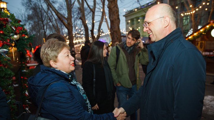 Prim-ministrul Pavel Filip, a discutat cu reprezentanţii Diasporei aflaţi la Târgul de Crăciun