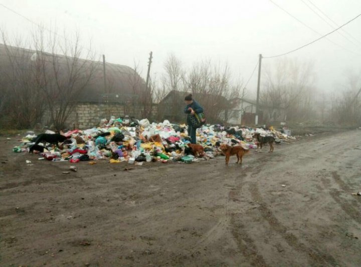 Guvernul salvează Bălţiul de deşeuri! Maşinile de gunoi au ajuns în oraş