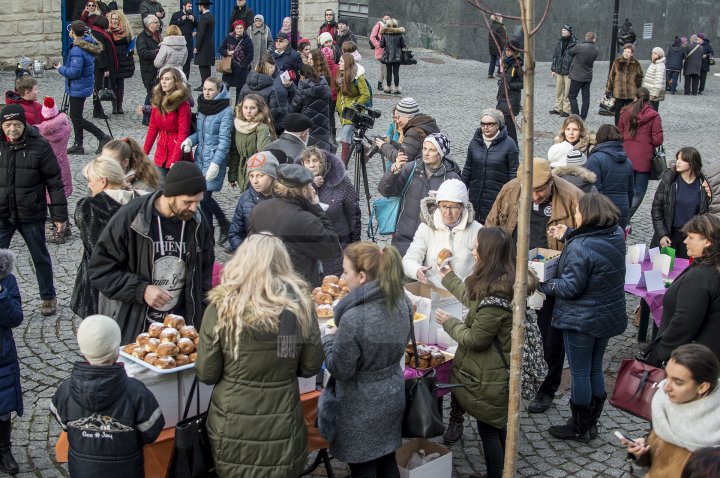 Sărbătoarea Luminii în Capitală. Comunitatea evreiască din Moldova a aprins prima lumânare de Hanukkah (FOTOREPORT)