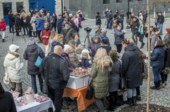 Sărbătoarea Luminii în Capitală. Comunitatea evreiască din Moldova a aprins prima lumânare de Hanukkah (FOTOREPORT)