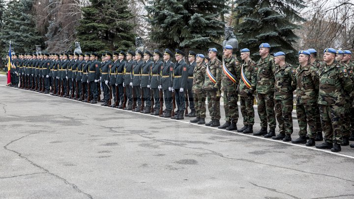 Al optulea contigent de militari moldoveni pleacă în Kosovo. Pavel Filip: E un motiv de mândrie pentru întreaga noastră societate (FOTO)