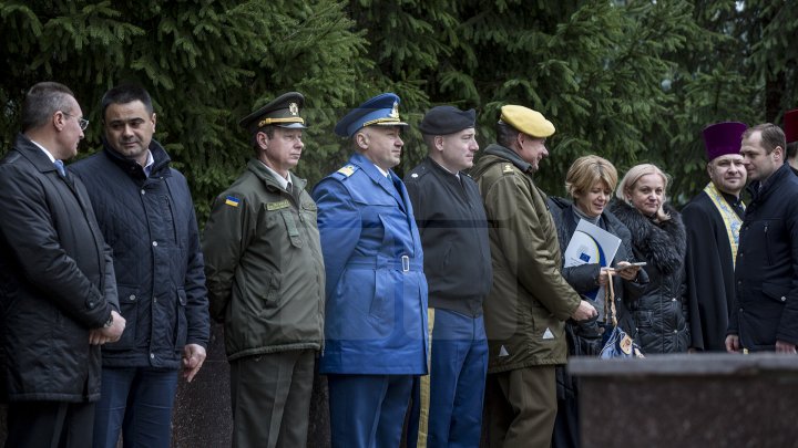 Al optulea contigent de militari moldoveni pleacă în Kosovo. Pavel Filip: E un motiv de mândrie pentru întreaga noastră societate (FOTO)