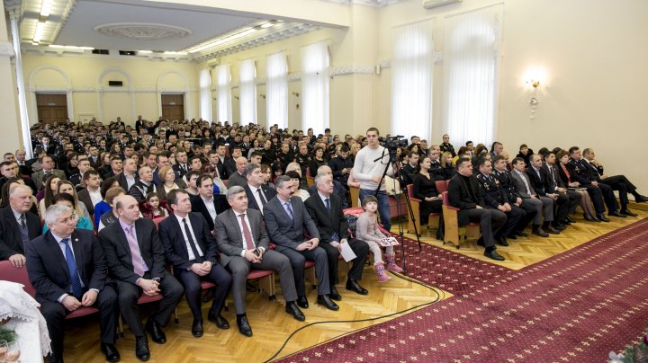 Atmosferă de sărbătoare! Angajaţii MAI au avut parte de un concert de suflet. MESAJUL ministrului Jizdan (FOTO)