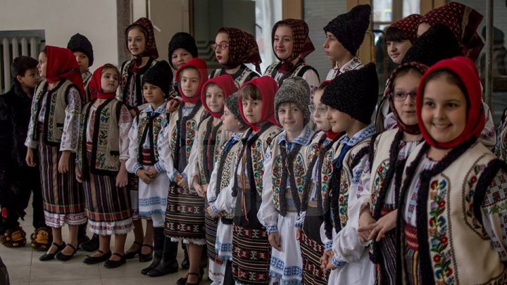 Primesc răspuns doar COPIII CUMINŢI! Micuţii din toată ţara, îndemnaţi să-i trimită scrisori lui Moş Crăciun (FOTO)