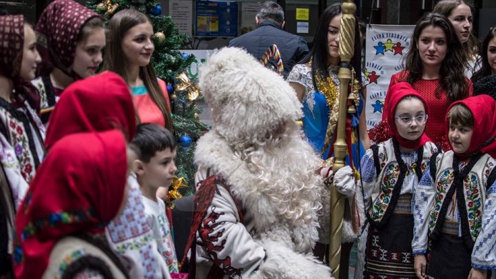 Primesc răspuns doar COPIII CUMINŢI! Micuţii din toată ţara, îndemnaţi să-i trimită scrisori lui Moş Crăciun (FOTO)