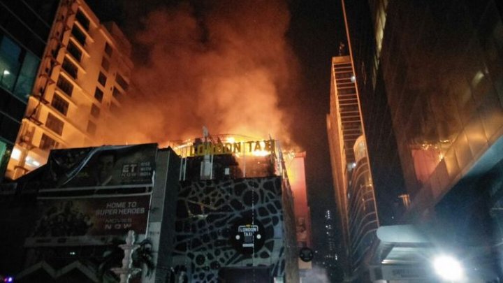 15 oameni şi-au pierdut viaţa într-un incendiu izbucnit la ultimul etaj al unei clădiri de birouri din Mumbai