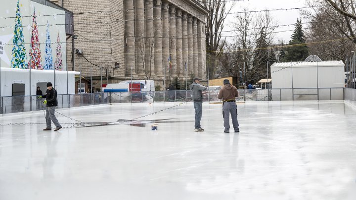 SPECTACULOS! Patinoarul de pe strada 31 august din Capitală, aproape gata. Cum arată (FOTOREPORT)