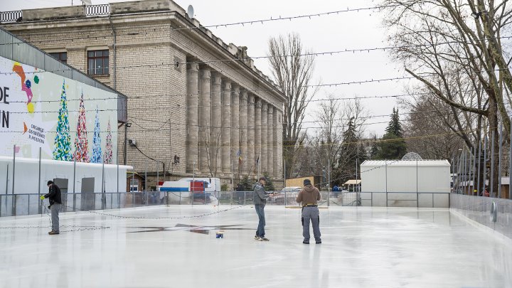 SPECTACULOS! Patinoarul de pe strada 31 august din Capitală, aproape gata. Cum arată (FOTOREPORT)