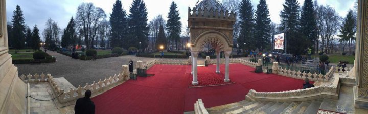 Funeraliile Regelui Mihai I. Cortegiul funerar la Curtea de Arges, ceremonia depunerii în biserică (LIVE VIDEO)