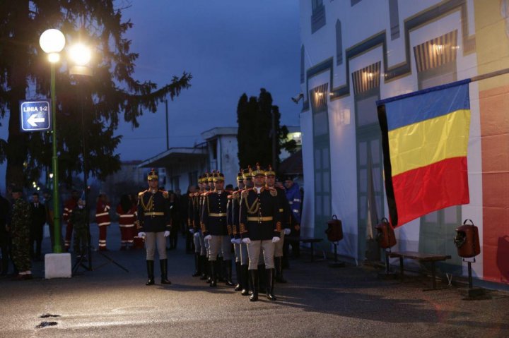 Funeraliile Regelui Mihai I. Cortegiul funerar la Curtea de Arges, ceremonia depunerii în biserică (LIVE VIDEO)