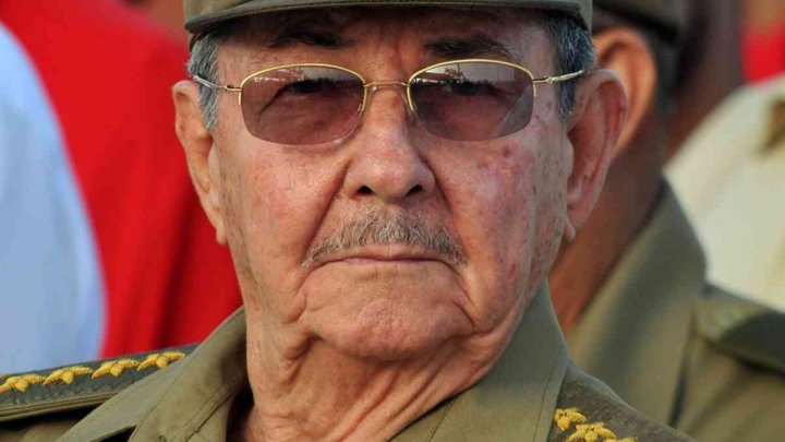 Moment istoric pentru Cuba. Raul Castro renunţă la funcţia de preşedinte