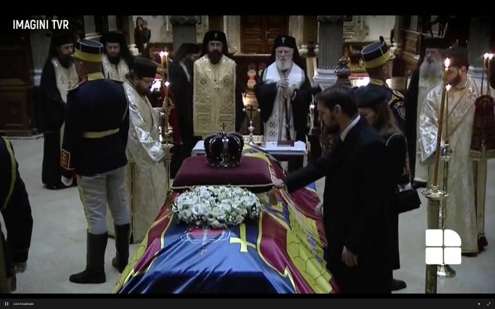 Sicriul Regelui Mihai I a ajuns la Castelul Peleș. Programul funeraliilor (VIDEO)