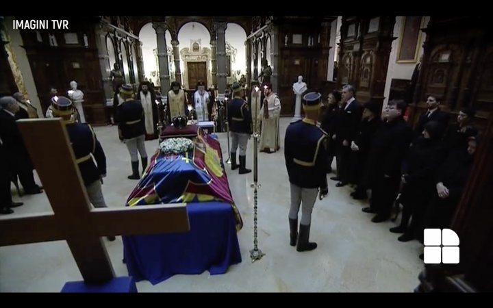 Sicriul Regelui Mihai I a ajuns la Castelul Peleș. Programul funeraliilor (VIDEO)