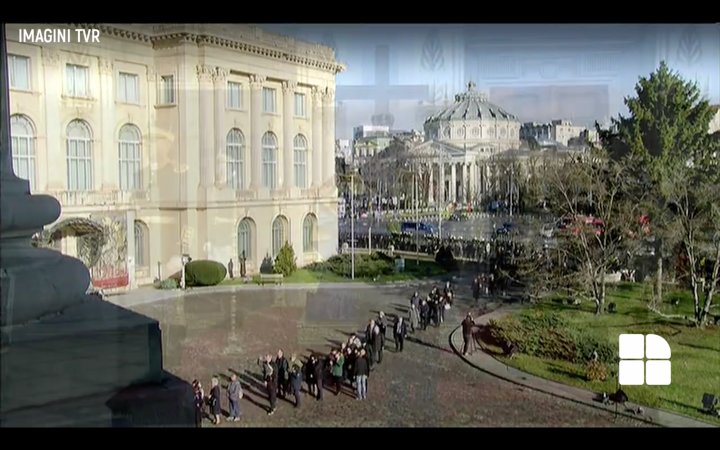 Funeraliile Regelui Mihai I - Mii de oameni aduc un ultim omagiu la Palatul Regal din București  (LIVE VIDEO)