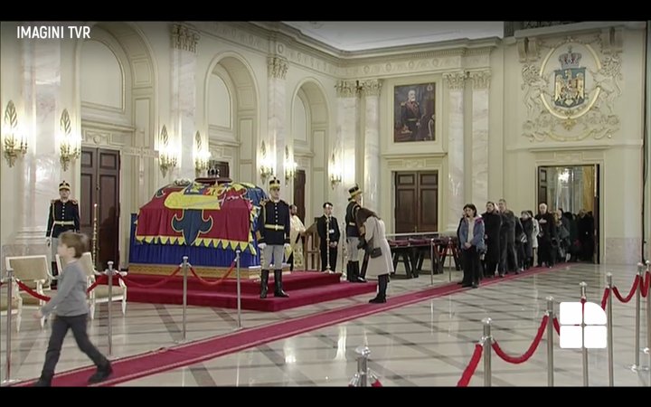 Funeraliile Regelui Mihai I. Porțile Palatului regal din București nu se închid în noaptea de joi spre vineri (LIVE VIDEO)