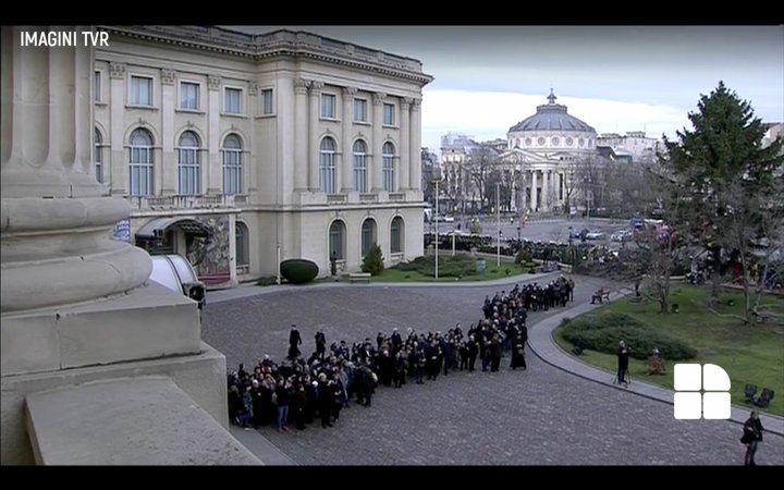 Funeraliile Regelui Mihai I. Porțile Palatului regal din București nu se închid în noaptea de joi spre vineri (LIVE VIDEO)