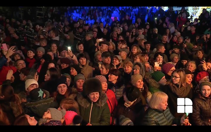 Strada 31 august, tărâm de poveste. Sute de oameni au venit să vadă Târgul de Crăciun (IMAGINI LIVE)