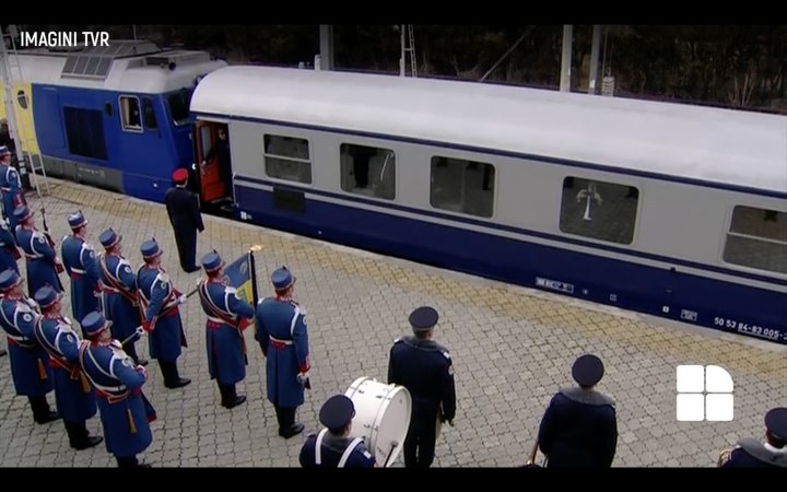 Funeraliile Regelui Mihai I. Cortegiul funerar la Curtea de Arges, ceremonia depunerii în biserică (LIVE VIDEO)