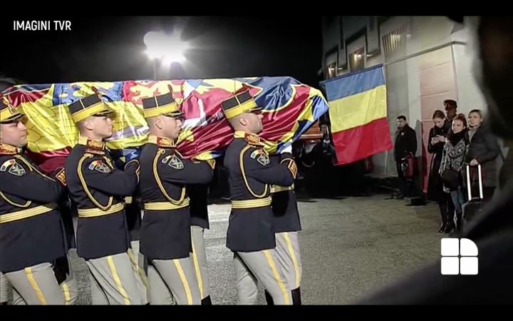 Funeraliile Regelui Mihai I. Cortegiul funerar la Curtea de Arges, ceremonia depunerii în biserică (LIVE VIDEO)