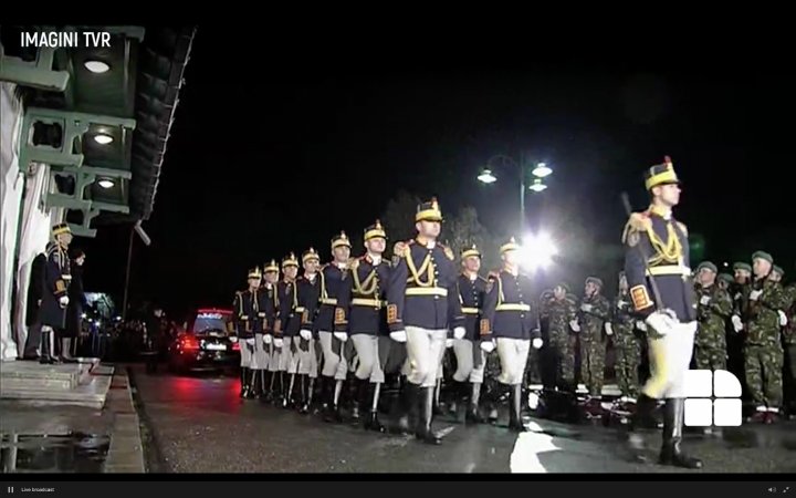 Funeraliile Regelui Mihai I. Cortegiul funerar la Curtea de Arges, ceremonia depunerii în biserică (LIVE VIDEO)