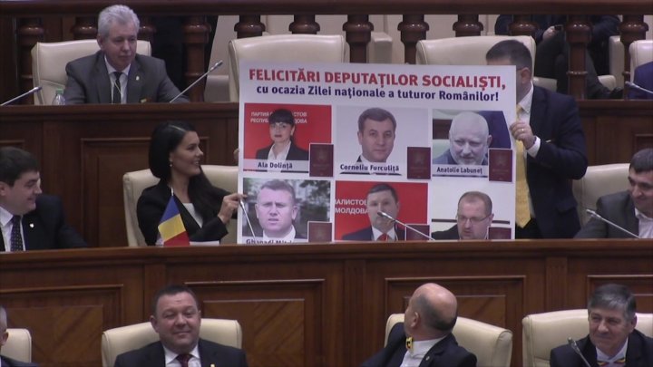 Deputaţii PSRM care au paşapoarte româneşti, felicitaţi în plenul Parlamentului de Ziua Naţională a României 