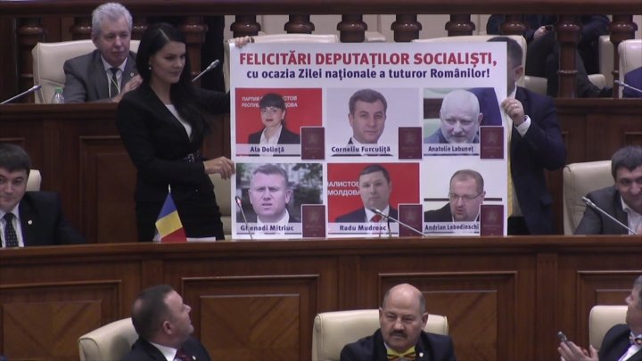 Deputaţii PSRM care au paşapoarte româneşti, felicitaţi în plenul Parlamentului de Ziua Naţională a României 