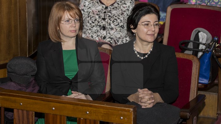 Peste 900 de copii din familii nevoiaşe din municipiul Chişinău au primit cadouri de la Moş Nicolae (FOTOREPORT)