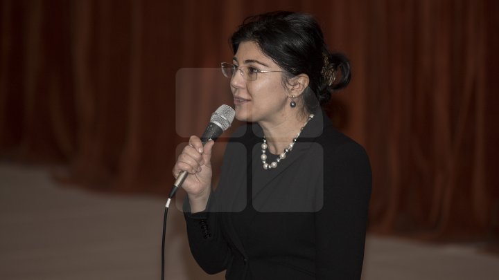 Peste 900 de copii din familii nevoiaşe din municipiul Chişinău au primit cadouri de la Moş Nicolae (FOTOREPORT)