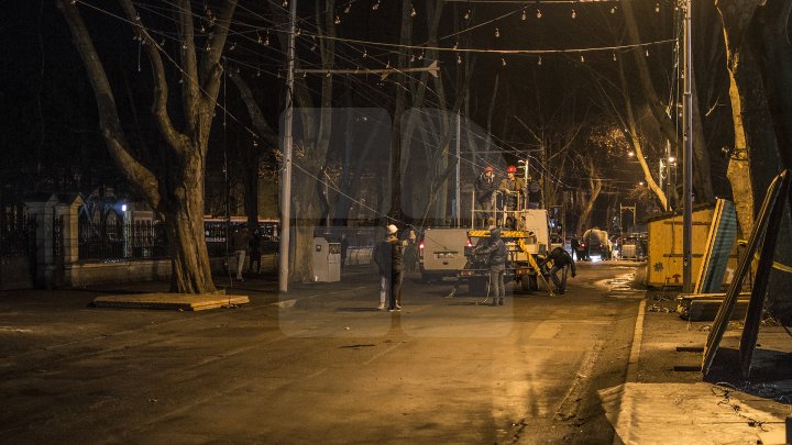 Cum arată bradul de la Târgul de Crăciun de pe strada 31 august din Capitală (FOTOREPORT)