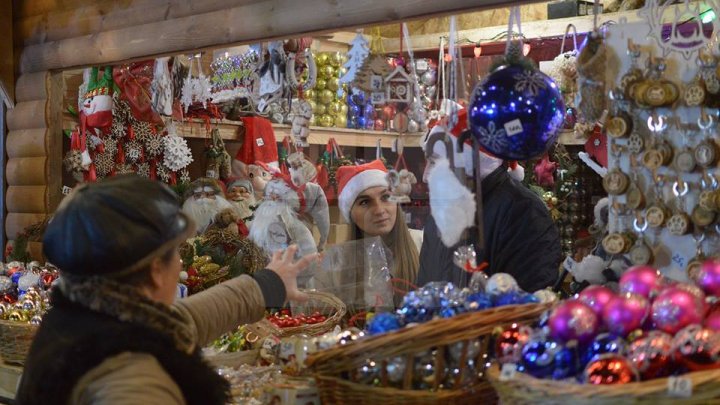 Iarmaroc al cadourilor handmade la Târgul "Acasă de Crăciun", organizat de Guvern. Care sunt cele mai căutate obiecte