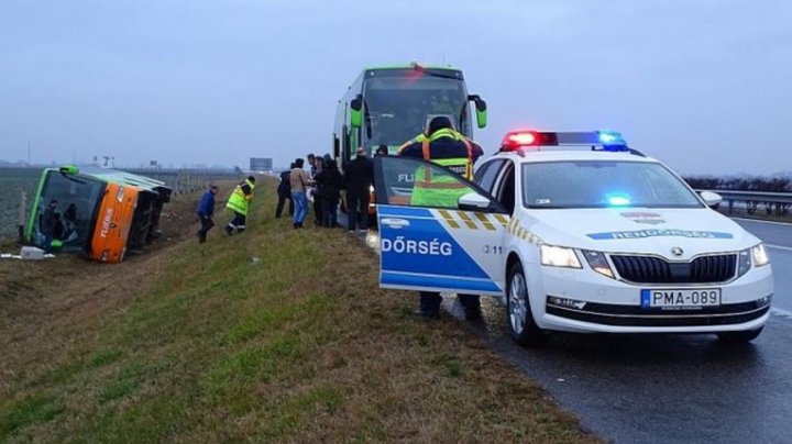 Accident în Ungaria. Un autocar românesc s-a răsturnat. Șoferul ar fi adormit la volan