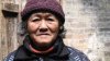 O bătrână din China parcurge câte 24 de kilometri pentru a-şi duce la şcoală nepotul care are o dizabilitate