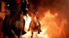 PUBLIKA WORLD: Sute de oameni călare au trecut prin cercuri de foc ca să scape de duhurile rele (VIDEO)
