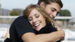 Ziua Internaţională a Îmbrăţişărilor. Oamenii s-au strâns în braţe, de la mic la mare