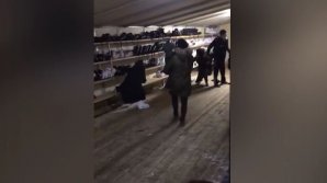 Bătaie cu PUMNI şi PICIOARE la patinoarul din Bălţi (VIDEO)