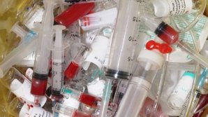 ŞMECHERIA SE PLĂTEŞTE. O firmă a adunat ilegal deşeuri medicale într-un depozit din Cahul