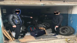 Ar putea sta la PUŞCĂRIE! Un tânăr şi 3 minori din Capitală au furat bunuri de 80.000 de lei (VIDEO)