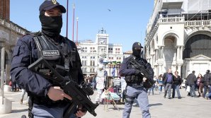 Mafia chineză din Italia, destructurată. Poliţia a arestat 28 de persoane