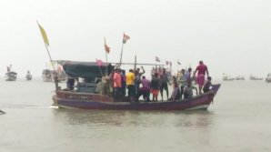 Doi elevi au murit și alți șase sunt dați dispăruți, după ce un bac folosit pentru a transporta elevii s-a scufundat