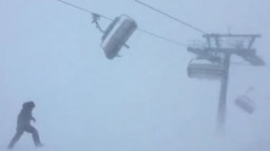 Vremea rea face ravagii în Europa. Telescaun, RĂSTURNAT de vântul extrem de puternic